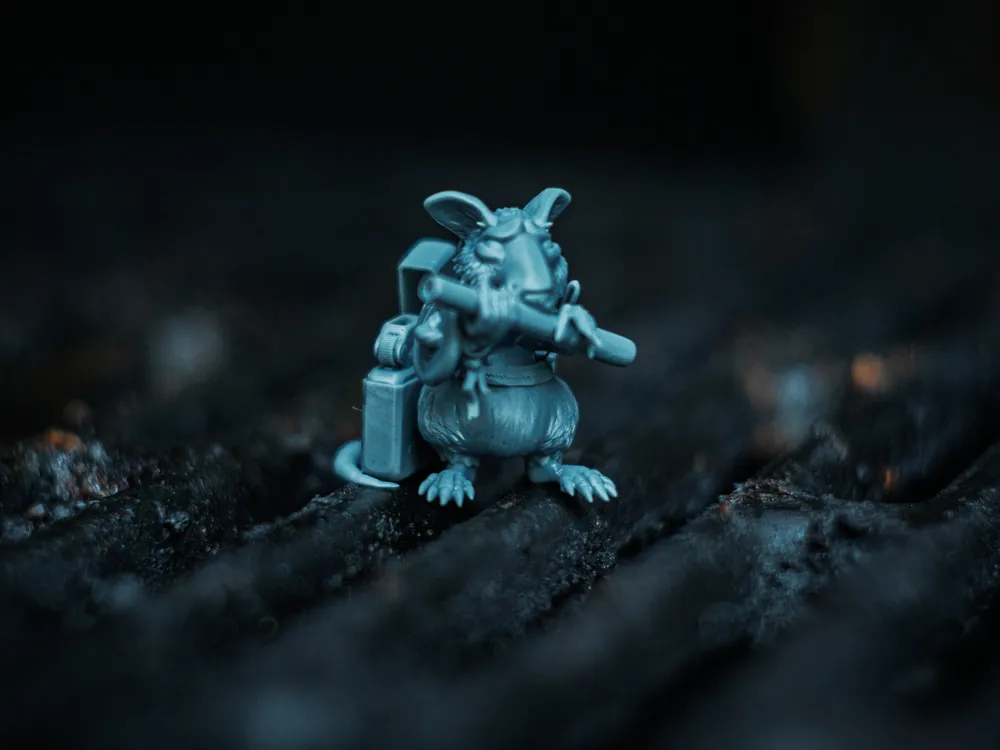 The Rat mini standing on a rusted grill